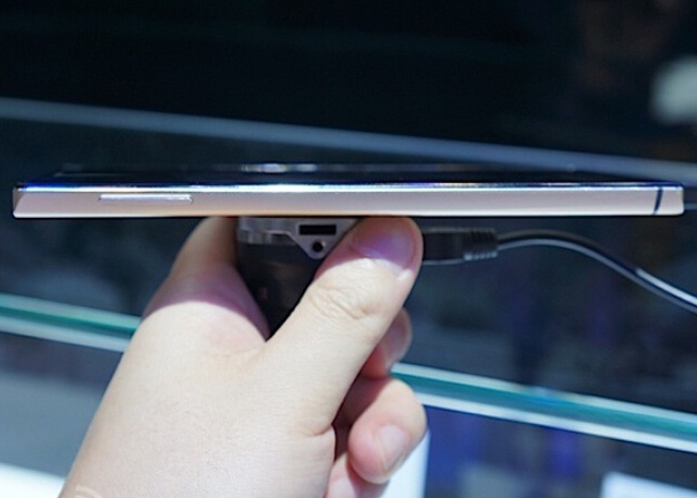 联想-K920-真机照