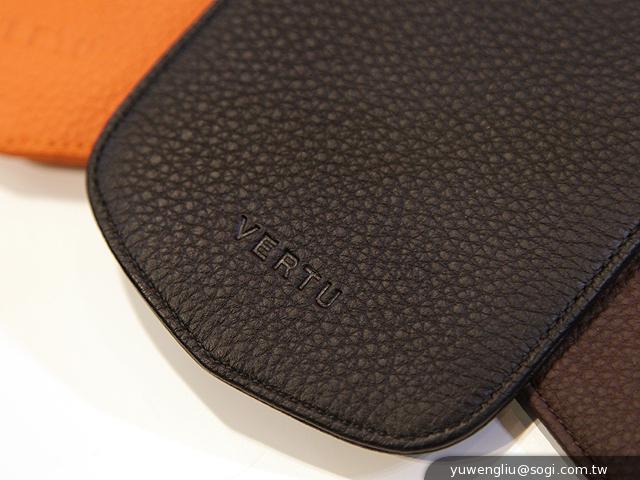 Vertu Constellation奢華手機 19.9萬「平價」登台