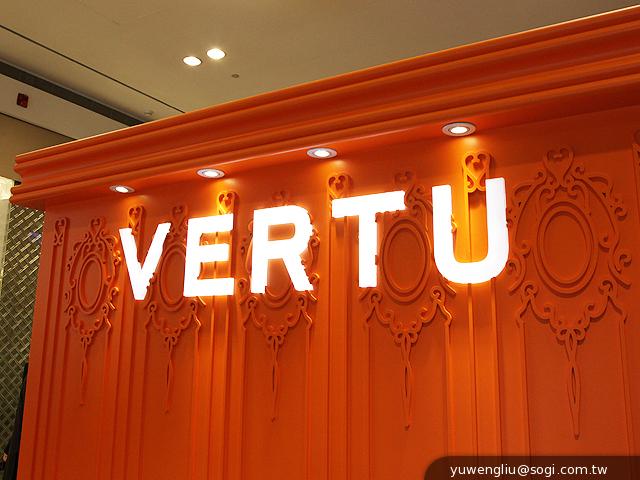 Vertu Constellation奢華手機 19.9萬「平價」登台