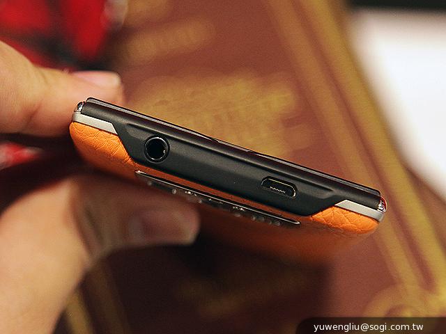 Vertu Constellation奢華手機 19.9萬「平價」登台