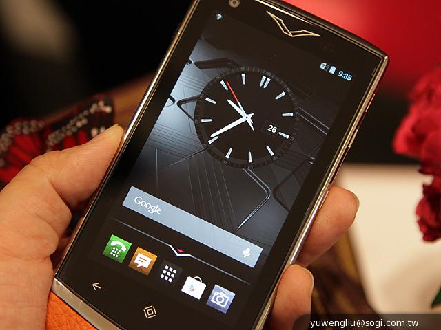 Vertu Constellation奢華手機 19.9萬「平價」登台