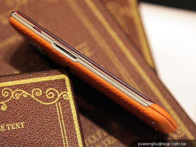 Vertu Constellation奢華手機 19.9萬「平價」登台