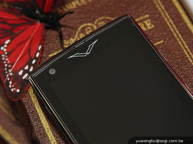 Vertu Constellation奢華手機 19.9萬「平價」登台