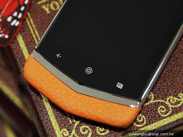 Vertu Constellation奢華手機 19.9萬「平價」登台