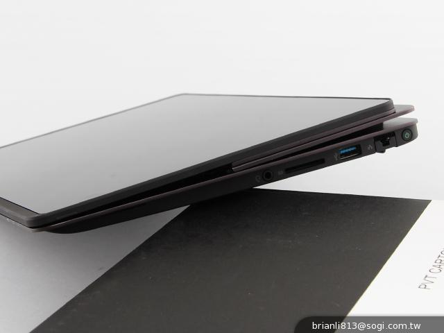 Sony VAIO Fit系列平板筆電 輕鬆翻面變換使用 Sony VAIO Fit系列平板筆電 輕鬆翻面變換使用