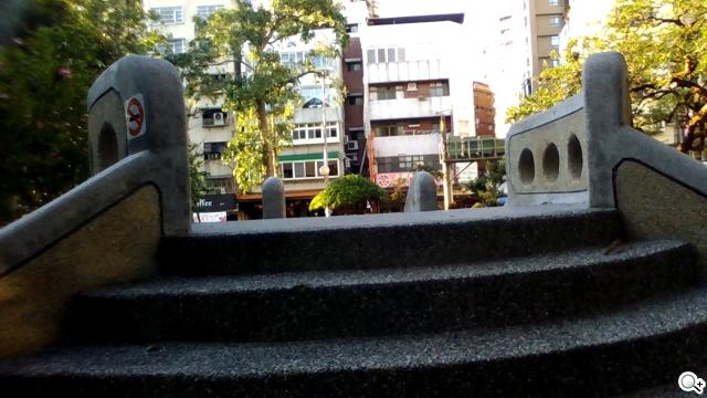 Sony VAIO Fit系列平板筆電 輕鬆翻面變換使用 Sony VAIO Fit系列平板筆電 輕鬆翻面變換使用