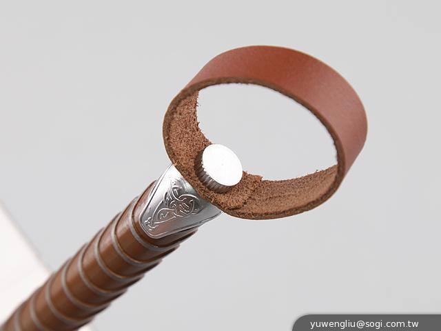 讓索爾幫手機充電 InfoThink雷神之鎚行動電源