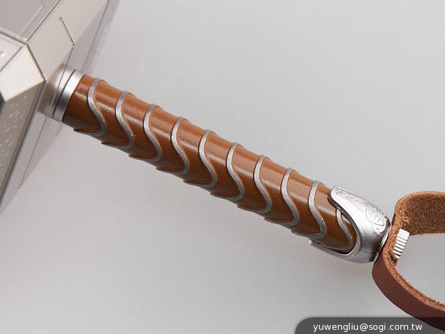 讓索爾幫手機充電 InfoThink雷神之鎚行動電源