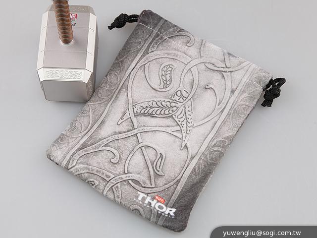 讓索爾幫手機充電 InfoThink雷神之鎚行動電源