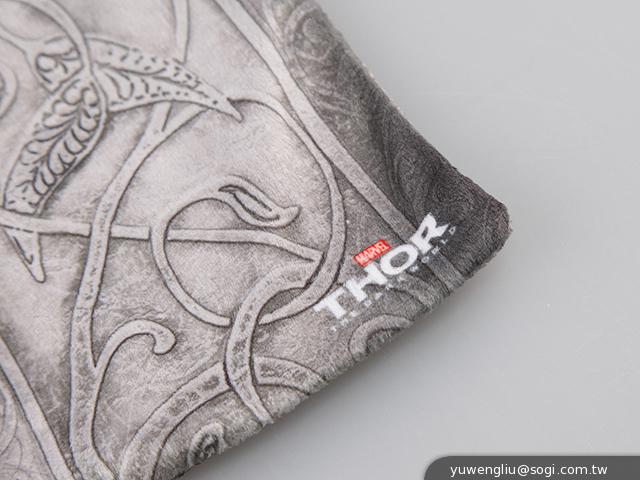 讓索爾幫手機充電 InfoThink雷神之鎚行動電源