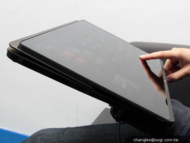 Sony VAIO Fit系列平板筆電 輕鬆翻面變換使用 Sony VAIO Fit系列平板筆電 輕鬆翻面變換使用