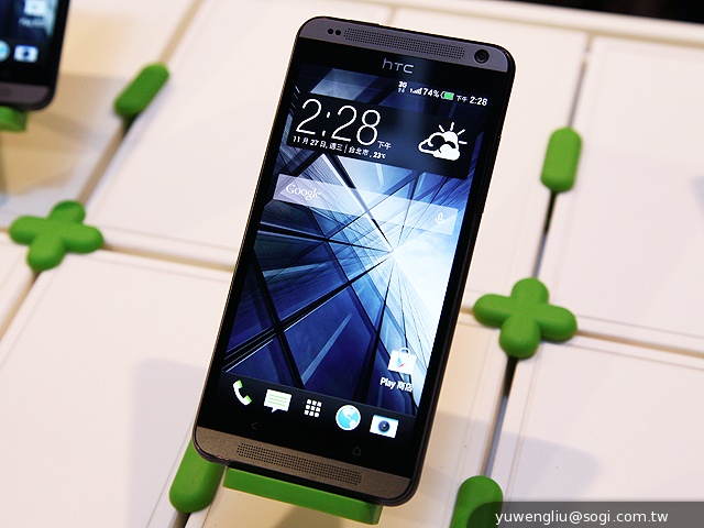 HTC攜手電信三雄推Desire系列手機 實機動手玩
