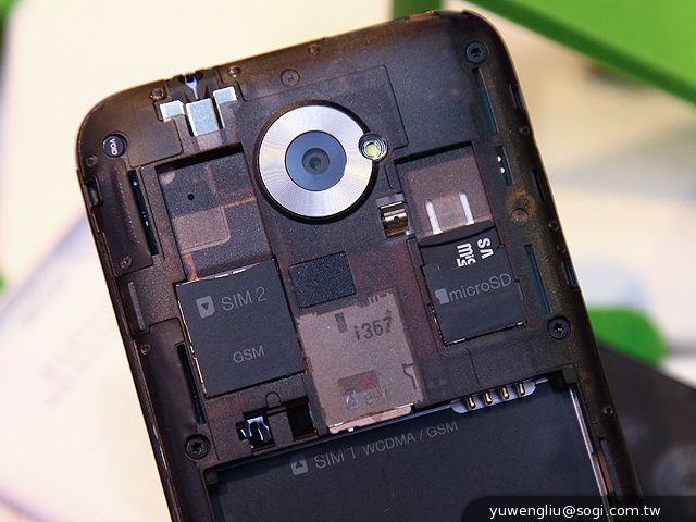 HTC攜手電信三雄推Desire系列手機 實機動手玩