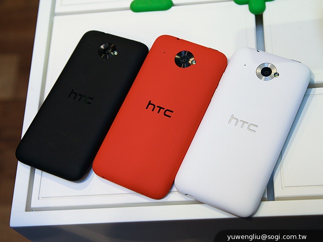 HTC攜手電信三雄推Desire系列手機 實機動手玩