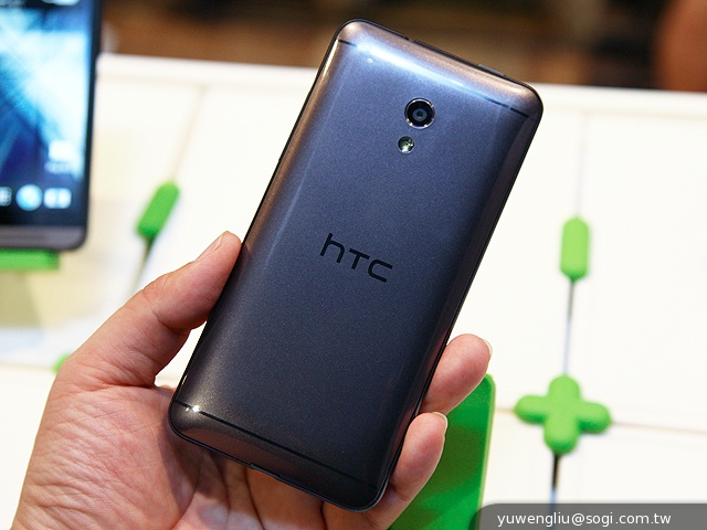 HTC攜手電信三雄推Desire系列手機 實機動手玩
