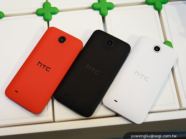 HTC攜手電信三雄推Desire系列手機 實機動手玩