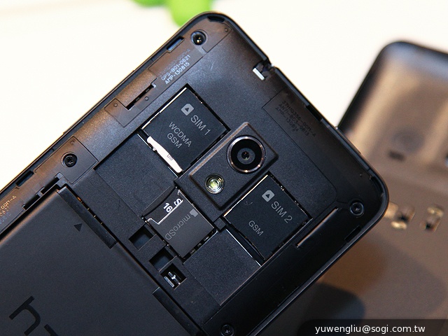 HTC攜手電信三雄推Desire系列手機 實機動手玩