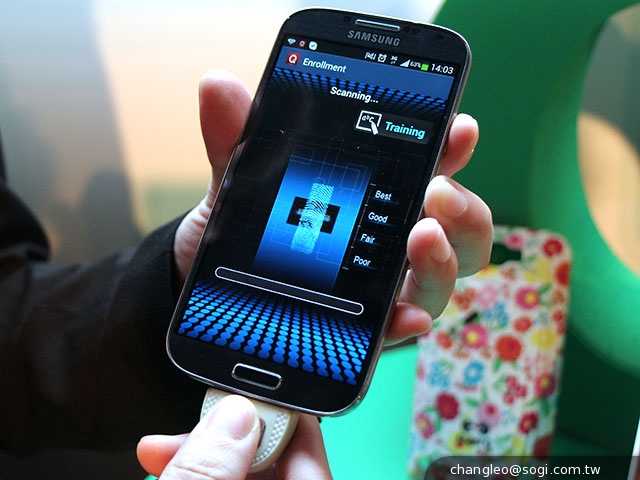 手機裝上​PrivacQ配件 也能享有指紋加密、隱私防護功能