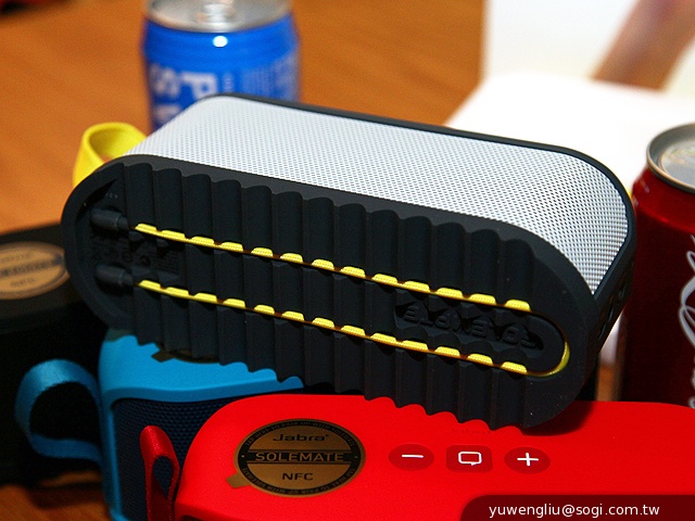 Jabra推出SOLEMATE系列新款NFC多彩藍牙喇叭