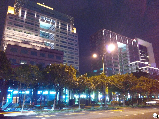 超低價四核雙卡機襲台！紅米手機WCDMA版實測