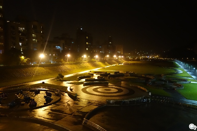 索尼QX100相機 20.2MP外掛手機 化身專業攝手