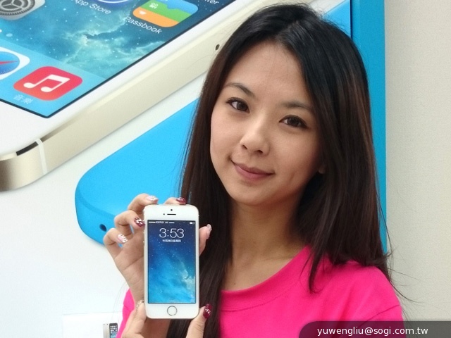 威寶推資訊月六大優惠 iPhone 5S金色有現貨【102資訊月】