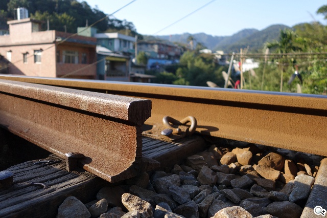 索尼QX100相機 20.2MP外掛手機 化身專業攝手