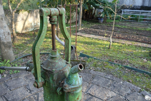 索尼QX100相機 20.2MP外掛手機 化身專業攝手