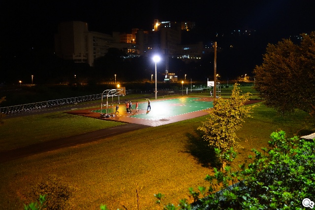 索尼QX100相機 20.2MP外掛手機 化身專業攝手