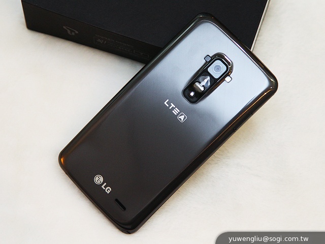 6吋可彎曲自動修復手機 LG G Flex動手玩