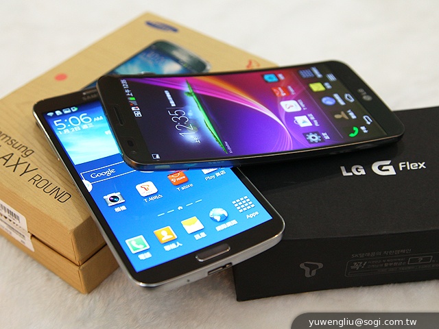 全球首款彎曲手機 三星GALAXY Round動手玩