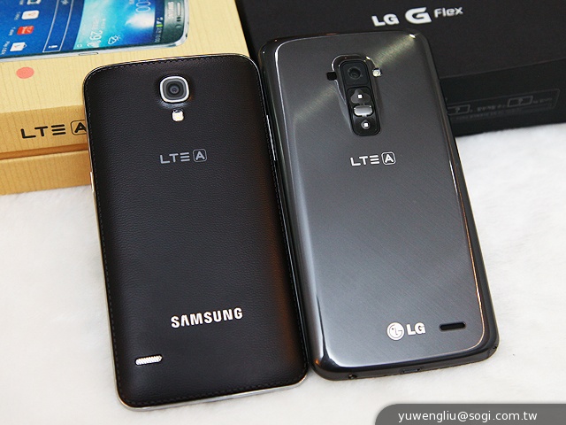 全球首款彎曲手機 三星GALAXY Round動手玩