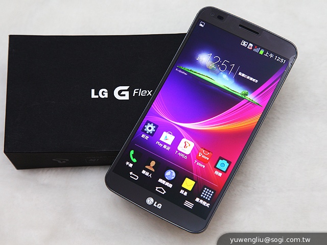 6吋可彎曲自動修復手機 LG G Flex動手玩