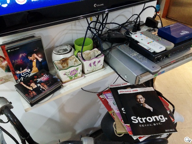 6吋可彎曲自動修復手機 LG G Flex動手玩