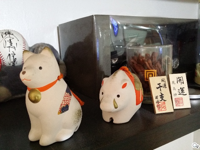 全球首款彎曲手機 三星GALAXY Round動手玩