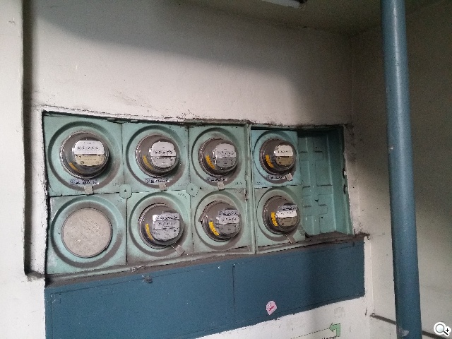 全球首款彎曲手機 三星GALAXY Round動手玩