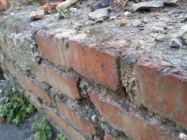 全球首款彎曲手機 三星GALAXY Round動手玩