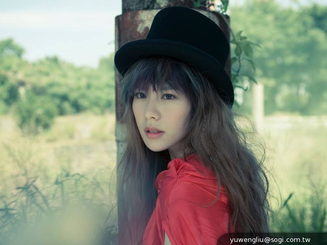 SAMSUNG GALAXY J 12/9登台 搶耶誕檔期