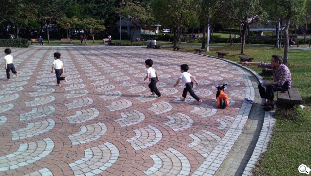 平價享受One體驗 HTC Desire 700 dual sim