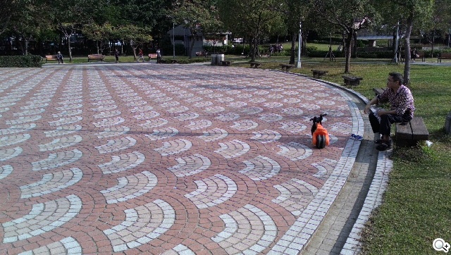 平價享受One體驗 HTC Desire 700 dual sim