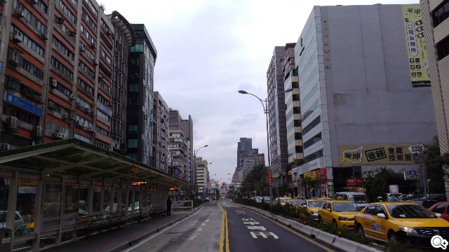 平價享受One體驗 HTC Desire 700 dual sim