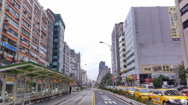 平價享受One體驗 HTC Desire 700 dual sim