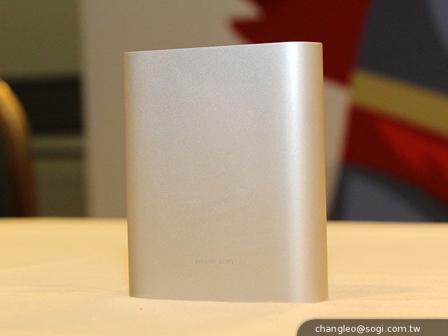 小米超大容量10400mAh行動電源 台灣亮相只售345元