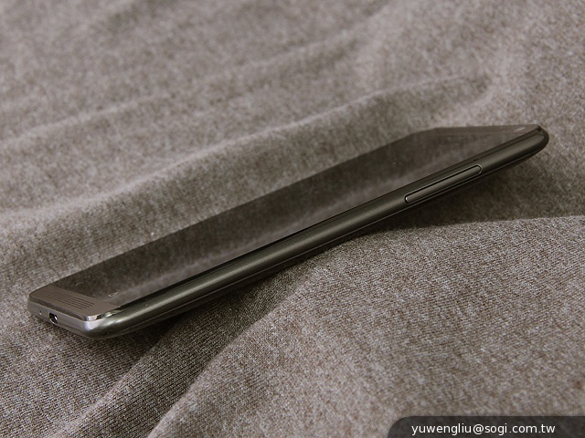 平價享受One體驗 HTC Desire 700 dual sim