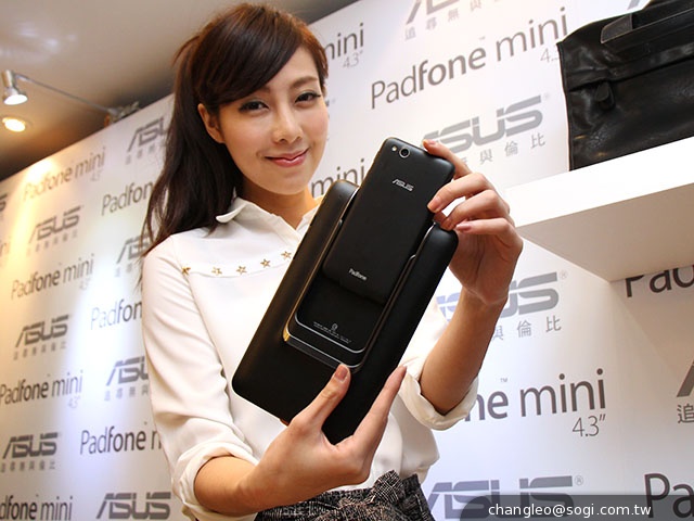 ASUS PadFone mini即日上市 含基座11990元