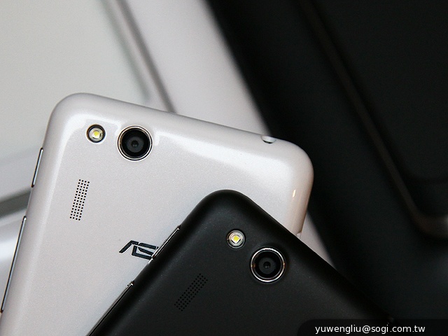 華碩PadFone mini 4.3動手玩 手機+平板1萬2有找