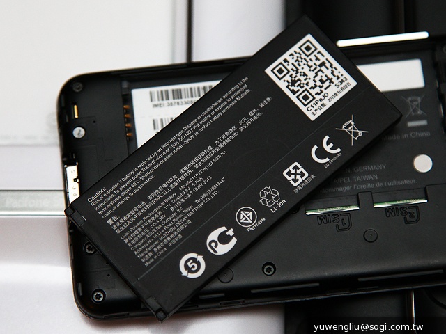 華碩PadFone mini 4.3動手玩 手機+平板1萬2有找