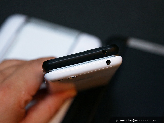 華碩PadFone mini 4.3動手玩 手機+平板1萬2有找