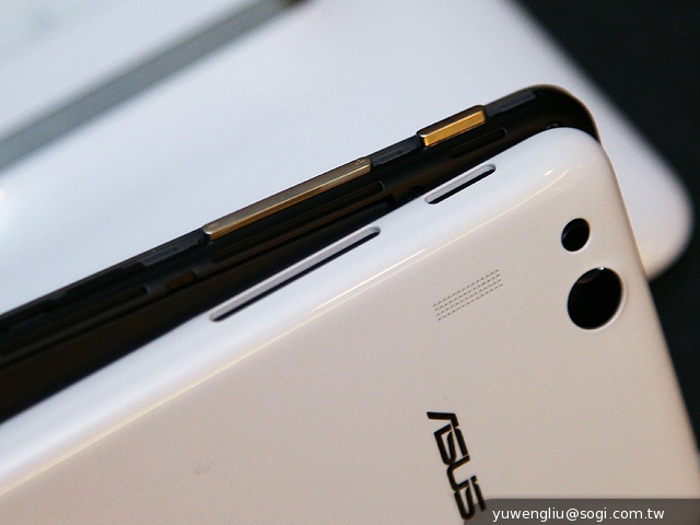 華碩PadFone mini 4.3動手玩 手機+平板1萬2有找