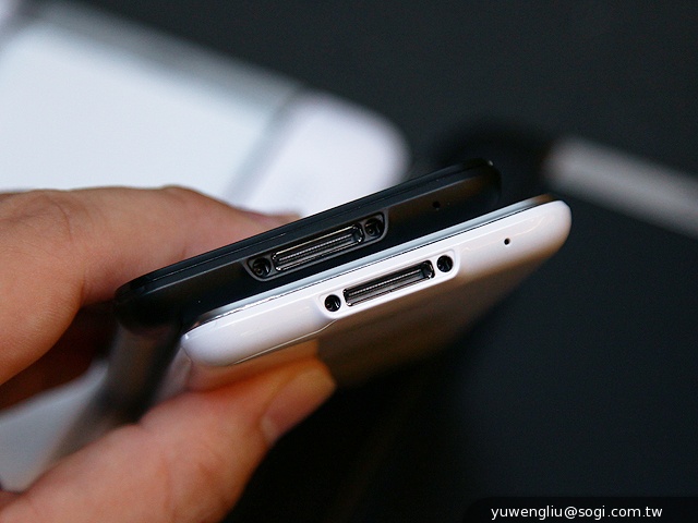 華碩PadFone mini 4.3動手玩 手機+平板1萬2有找